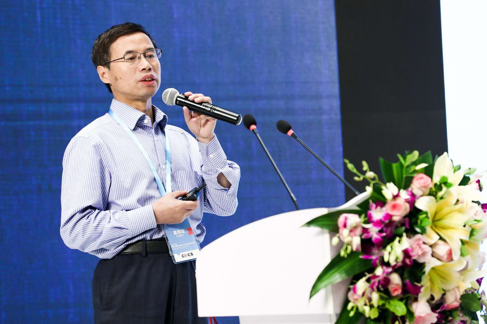 米兰网页版·官方端在线创新论坛第九百六十九讲：超分子可见光催化及环境、能源和肿瘤治疗探索